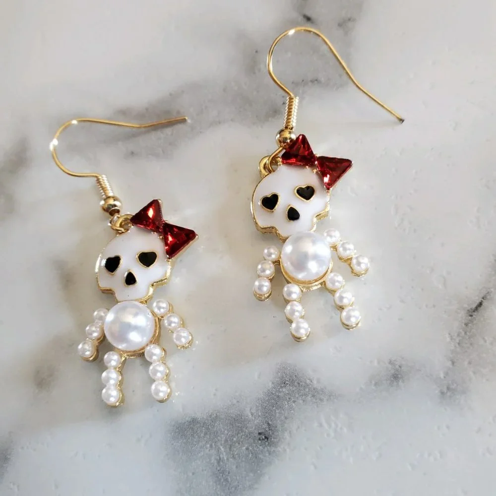 Skull Pearl Dangle Earrings - Picture 4 of 9